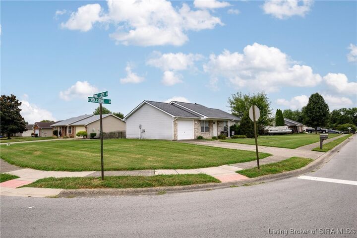 Property Photo: 3902 Cobblestone Drive IN 47130