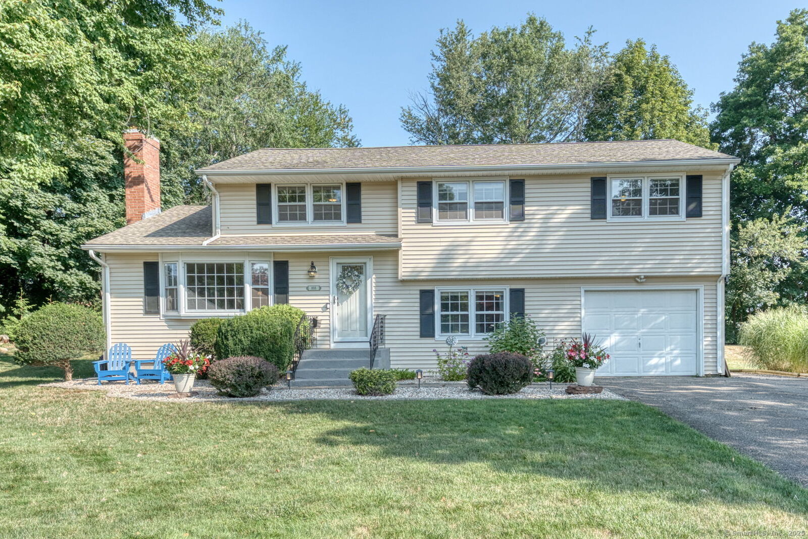 Property Photo: 898 Cloverdale Circle CT 06109