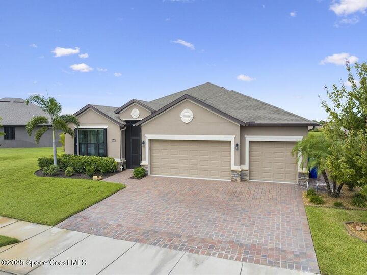 Property Photo:  5614 1st Square  FL 32968 