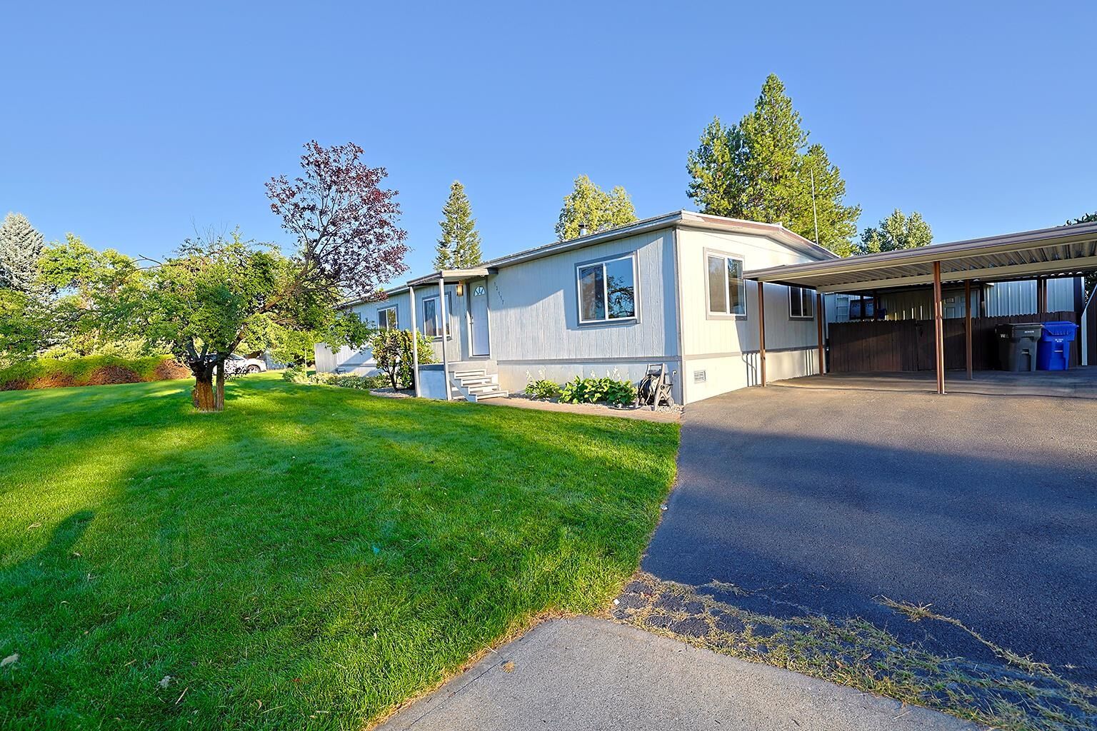 Property Photo: 12117 N Sheridan St WA 99021