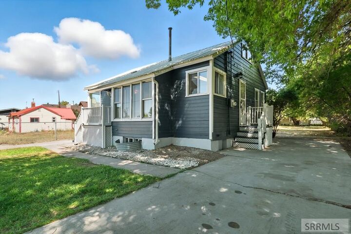Property Photo:  522 Clay Street  ID 83254 