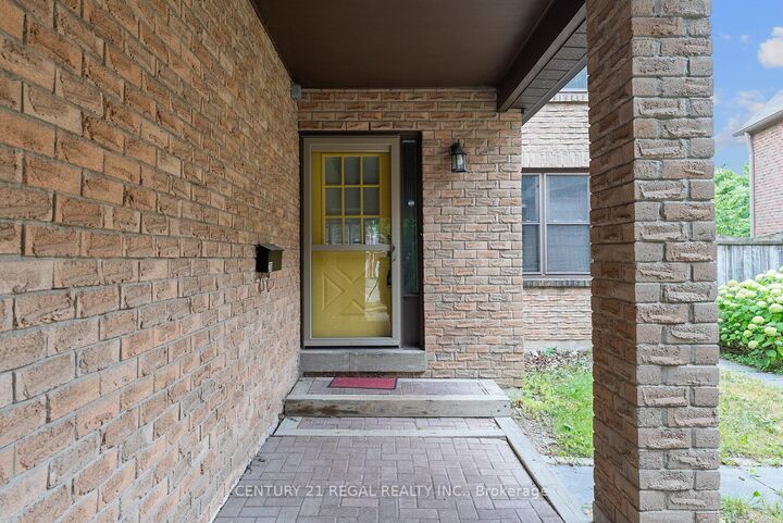 Property Photo: 28 Ecclesfield Drive ON M1W 3J6