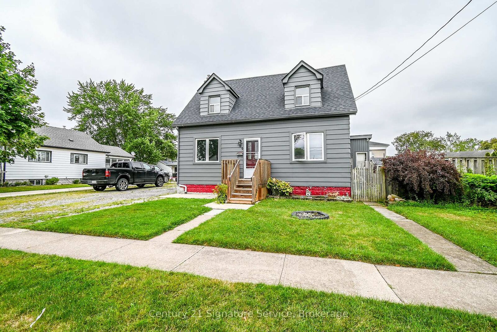 Photo de la propriété: 109 Santone Avenue ON L3C 2J5