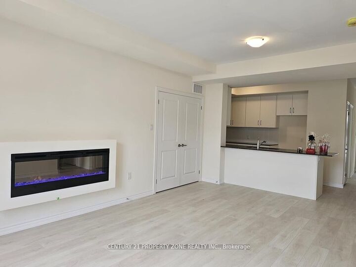 Photo de la propriété:  25 Knotsberry Circle 81  ON L6Y 6G1 