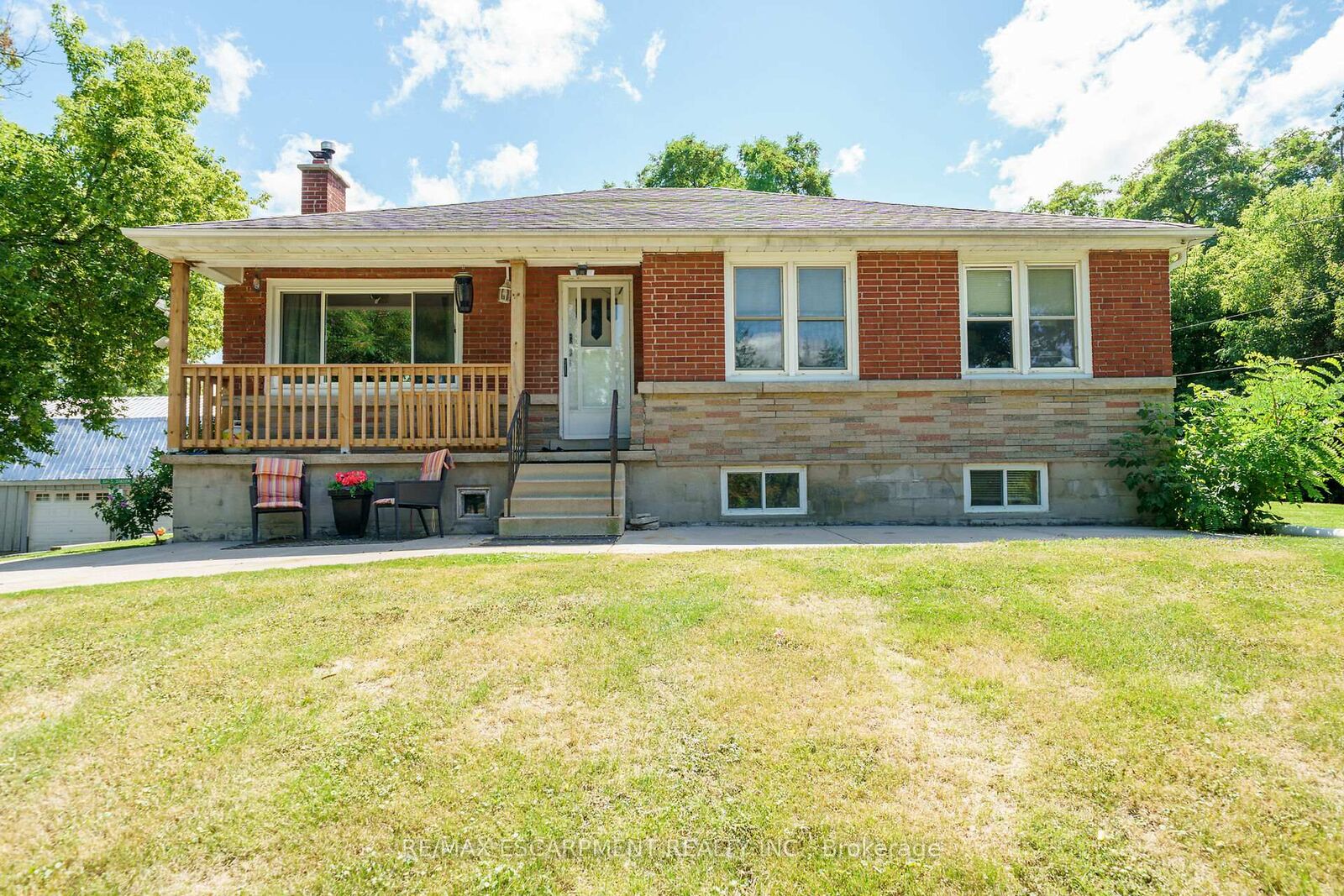 Property Photo: 226 Carluke Road E ON L9G 3L1