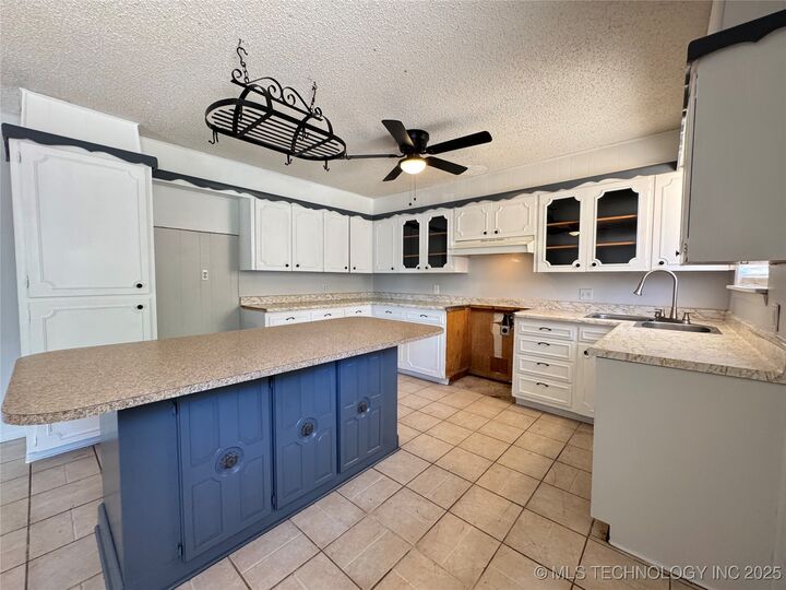 Property Photo: 600 N Bristow Avenue OK 74030