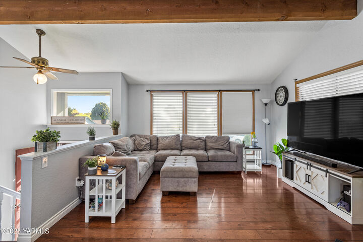 Property Photo: 1606 S 74th Ave WA 98908