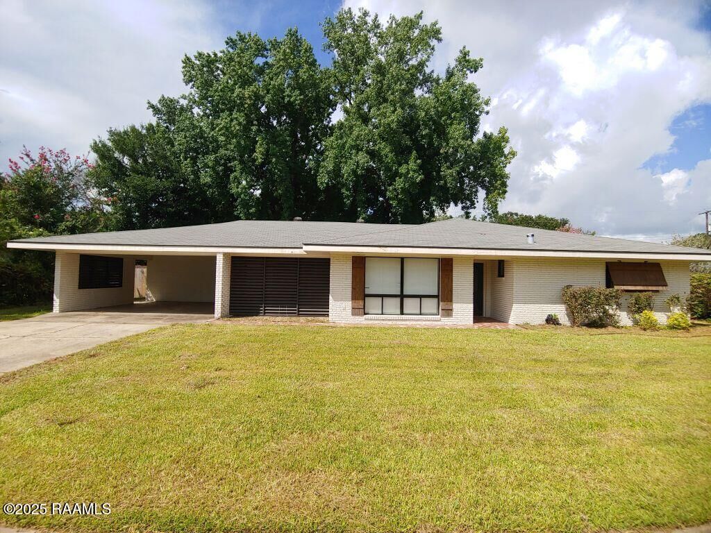 Property Photo: 306 Claymore Drive LA 70503