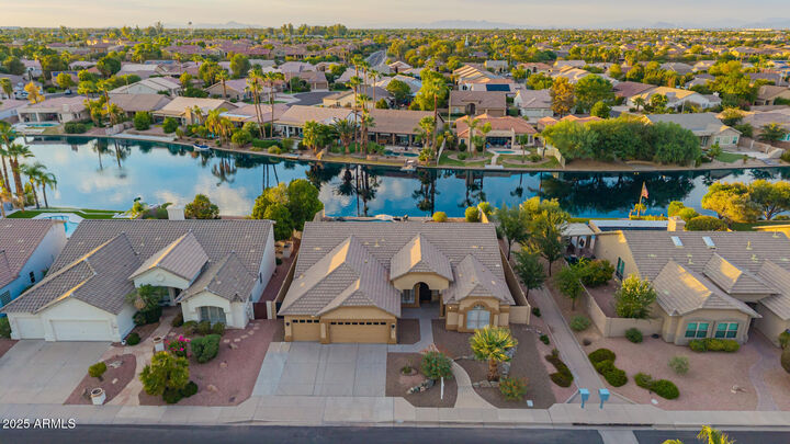Property Photo:  804 W Beechnut Drive  AZ 85248 