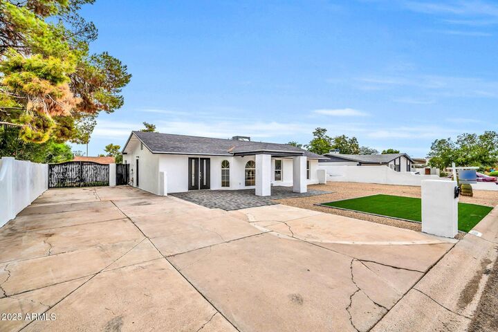Property Photo: 4301 E Bluefield Avenue AZ 85032