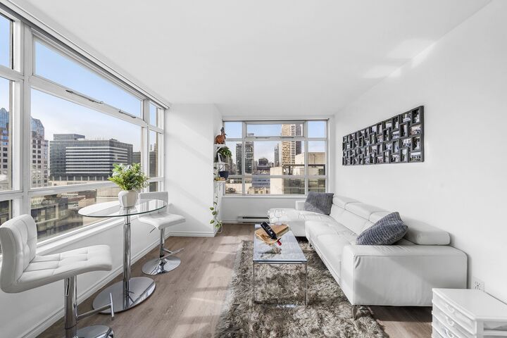 Property Photo: 438 Seymour Street 1709 BC V6B 6H4