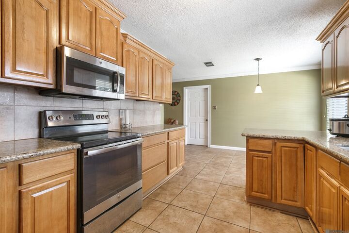 Property Photo:  3441 Lava Beds Dr  LA 70816 