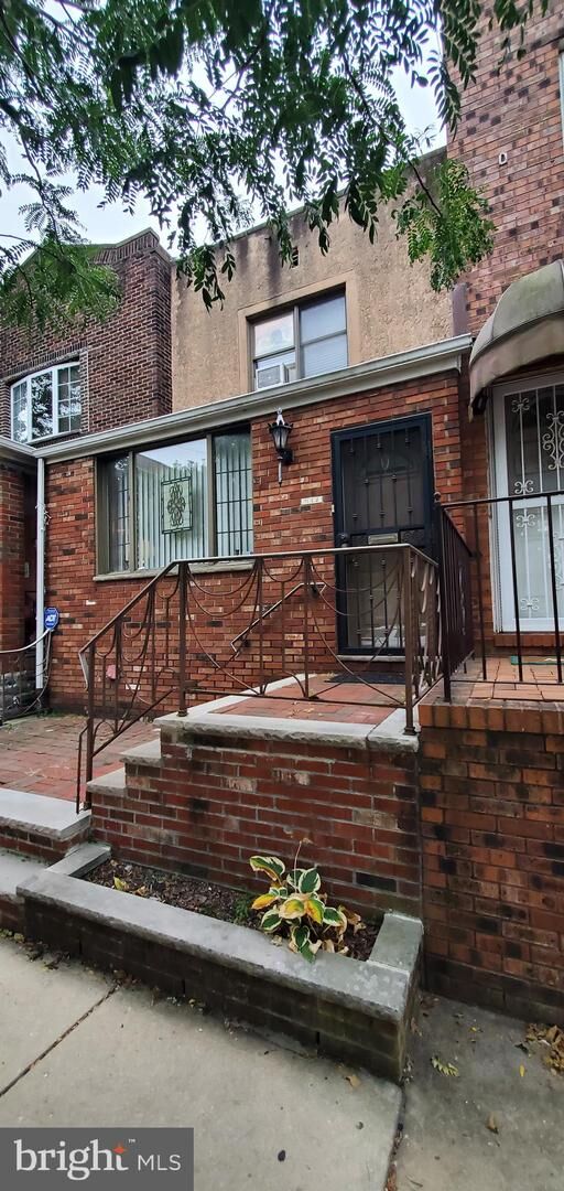 Property Photo: 942 Johnston Street PA 19148
