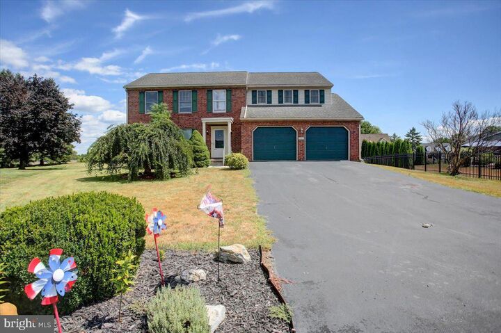 Property Photo: 533 Hilltop Circle PA 17225