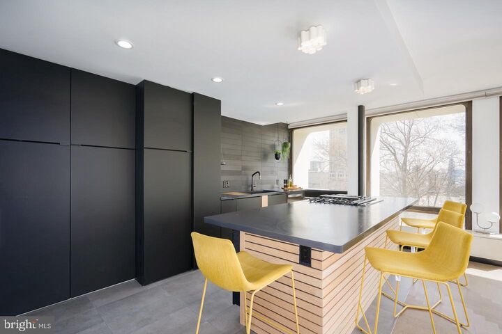 Property Photo: 220 Locust Street 2D PA 19106