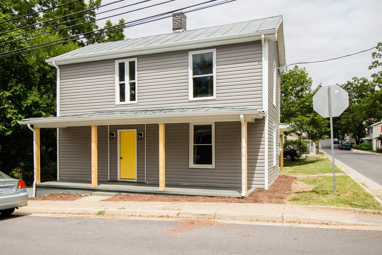 Property Photo:  302 Bruce St W  VA 22801
