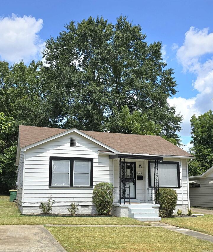 Property Photo:  2019 W Short 17th St  AR 72114 