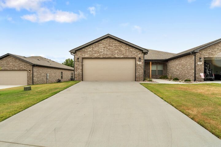 Property Photo: 322 Turnberry Court AR 72653