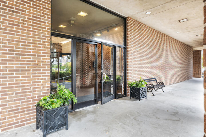 Property Photo: 14 Lockwood Drive # 5I SC 29401