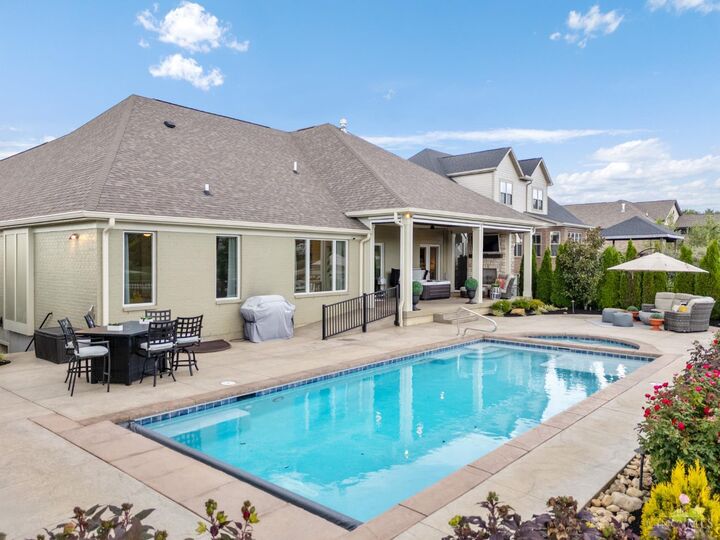 Property Photo: 8074 Big Oak Circle OH 45040