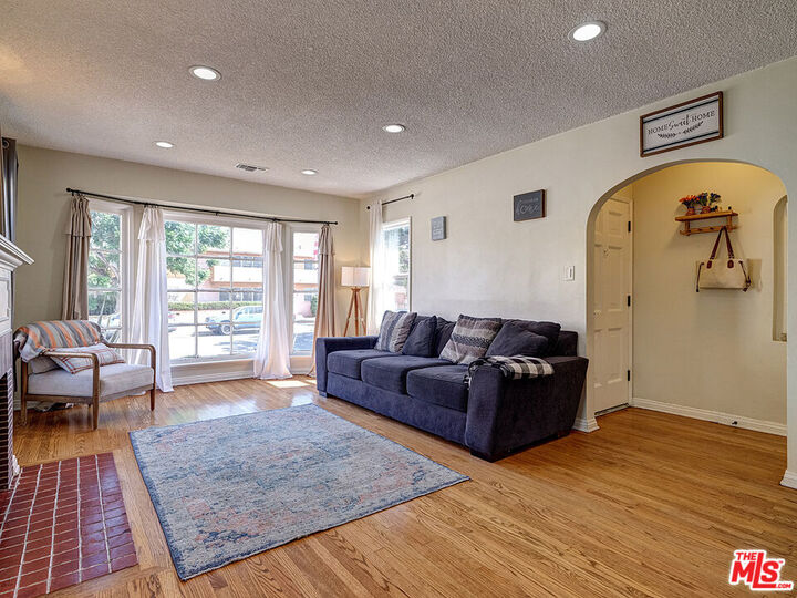 Property Photo: 3316 W 78th St CA 90043
