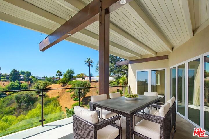 2121 Stradella Rd  Los Angeles CA 90077 photo