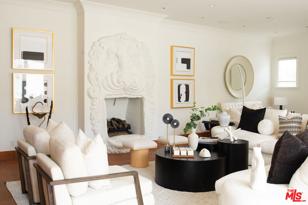 Property Photo:  1031 Cove Way  CA 90210 