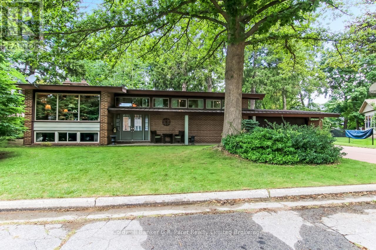 Property Photo: 7 & 9 Lisgar Court ON N4G 1N6