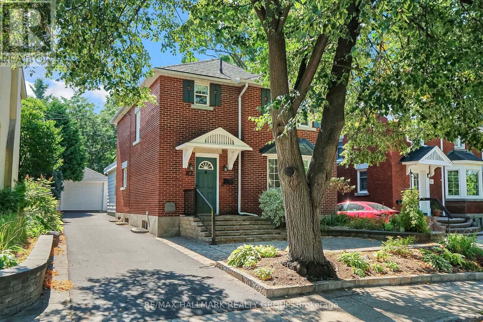 Photo de la propriété: 82 Laurentian Place ON K1Y 4E2