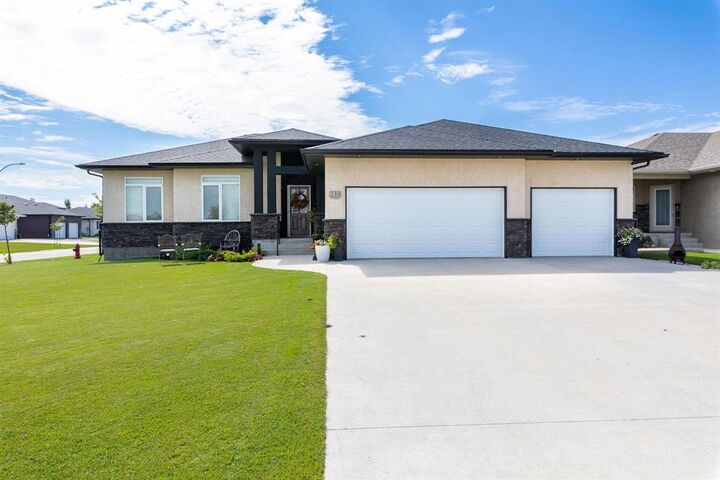 230 Chrysler Gate  Steinbach MB R5G 0Z8 photo