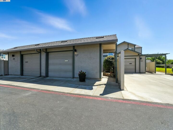 Property Photo: 727 Sandpiper Cmn CA 94551