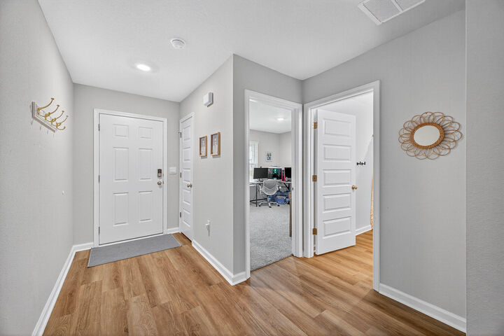 Property Photo: 525 Mary Lou Way FL 32539