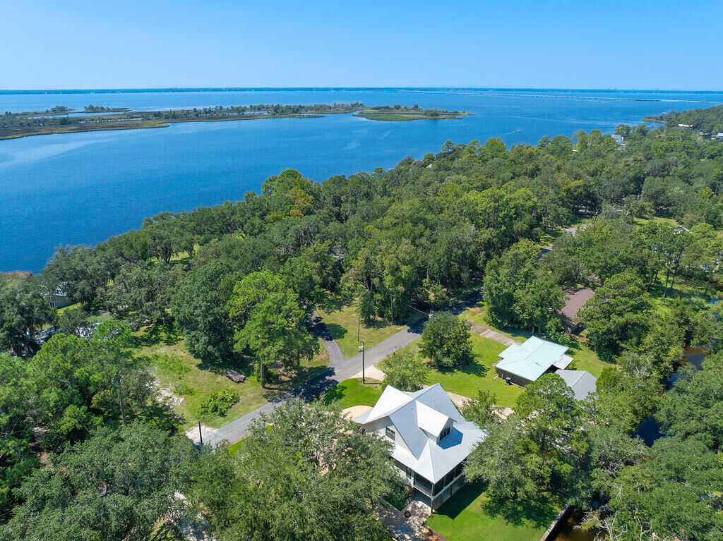 Property Photo:  400 Pitts Bayshore Drive  FL 32439 