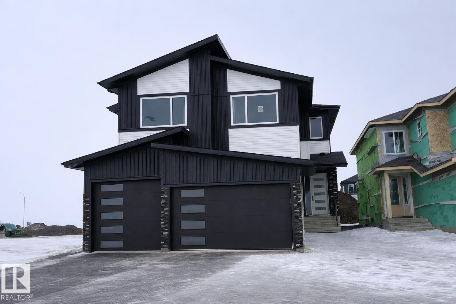 Property Photo:  18 Mockingbird Crescent  AB T8L 1P3 