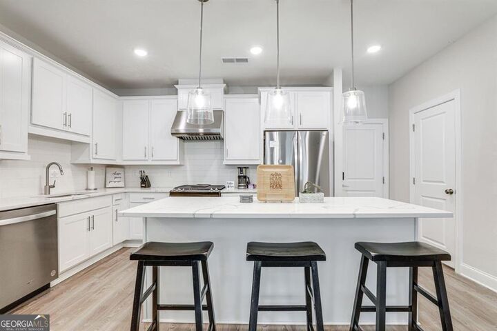 Property Photo: 2428 Lakeshore Lane SE GA 30316