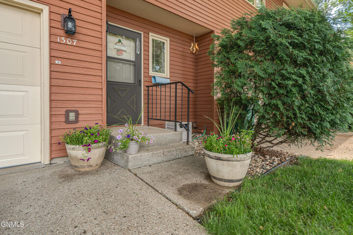 Property Photo: 1307 Eastwood Street ND 58504