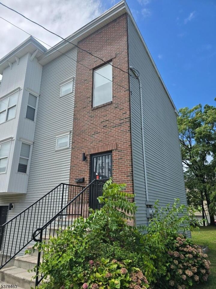 Property Photo: 355 S 9th St NJ 07103
