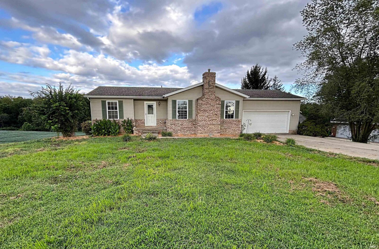 Property Photo:  690 E Southridge Road  IN 47553 