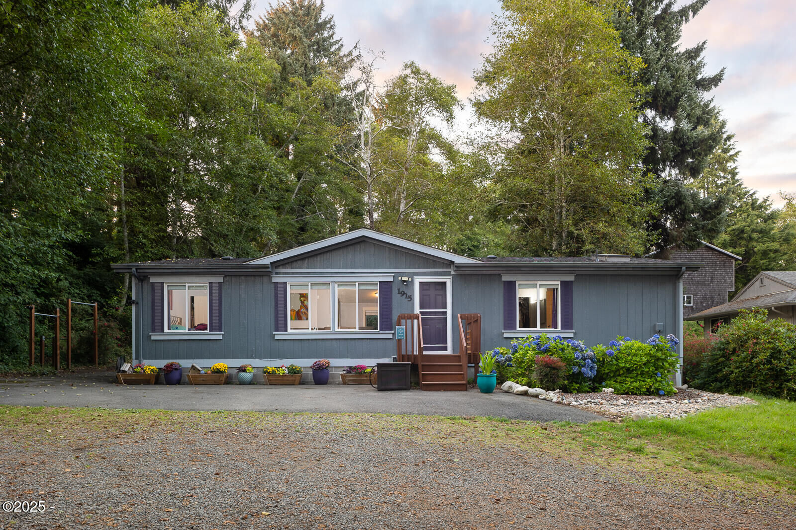 Property Photo:  1915 NE 15th Street  OR 97367 