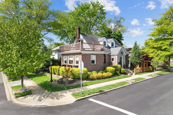 Property Photo:  29 W Henrietta Avenue  NY 11572 