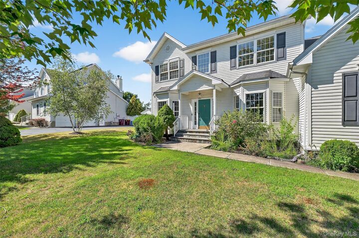 Property Photo:  2806 Cherry Tree Way  NY 12553 
