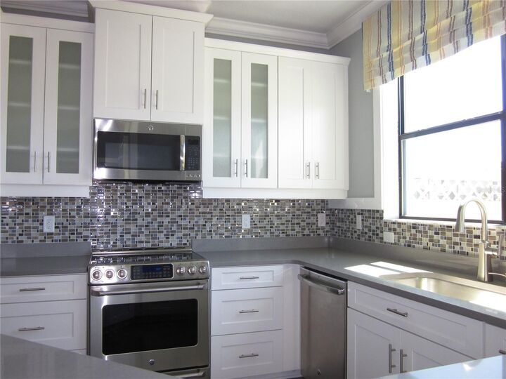 Property Photo: 9109 Fox Sparrow Road FL 33626