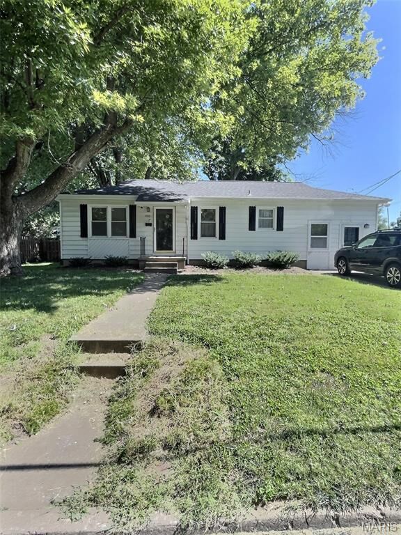 1302 N 2nd Street  Edwardsville IL 62025 photo