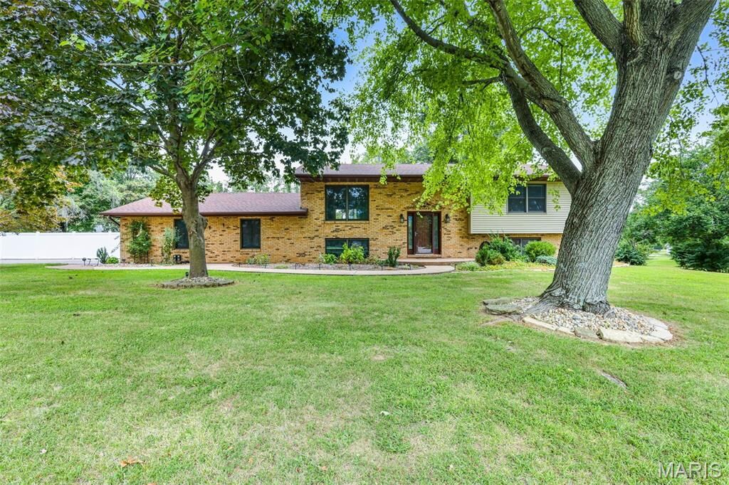 Property Photo: 620 Buckingham Drive IL 62294