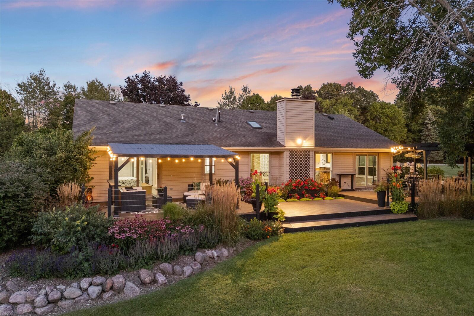 Property Photo: 2065 Parkwood Ct WI 53024