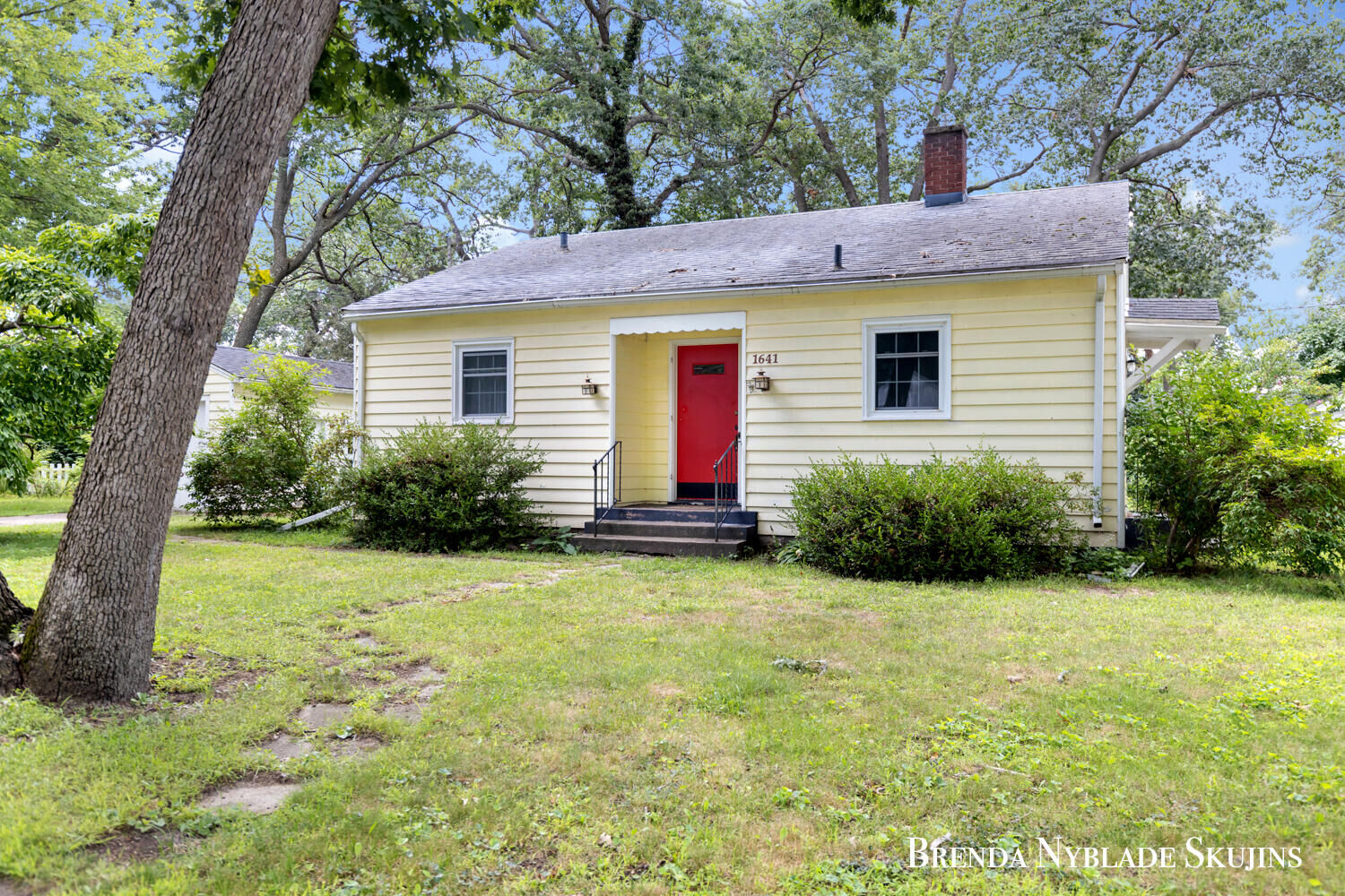Property Photo:  1641 Winchester Drive  MI 49441 