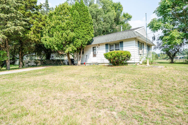 4129 Riverside Road  Benton Harbor MI 49022 photo