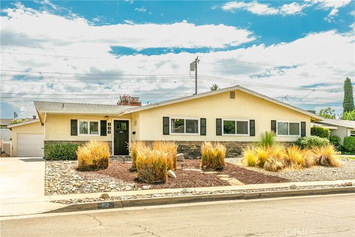 Property Photo:  212 Lilac Court  CA 92373 