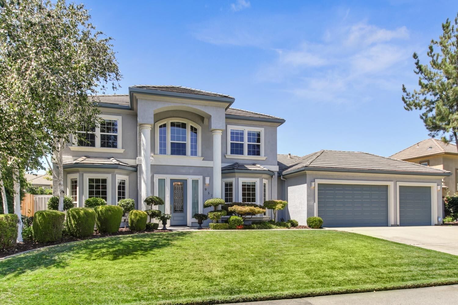 Property Photo: 957 Lake Front Drive CA 95831