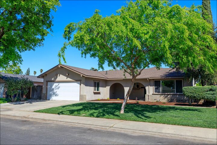 Property Photo: 2404 San Domingo Way CA 95355